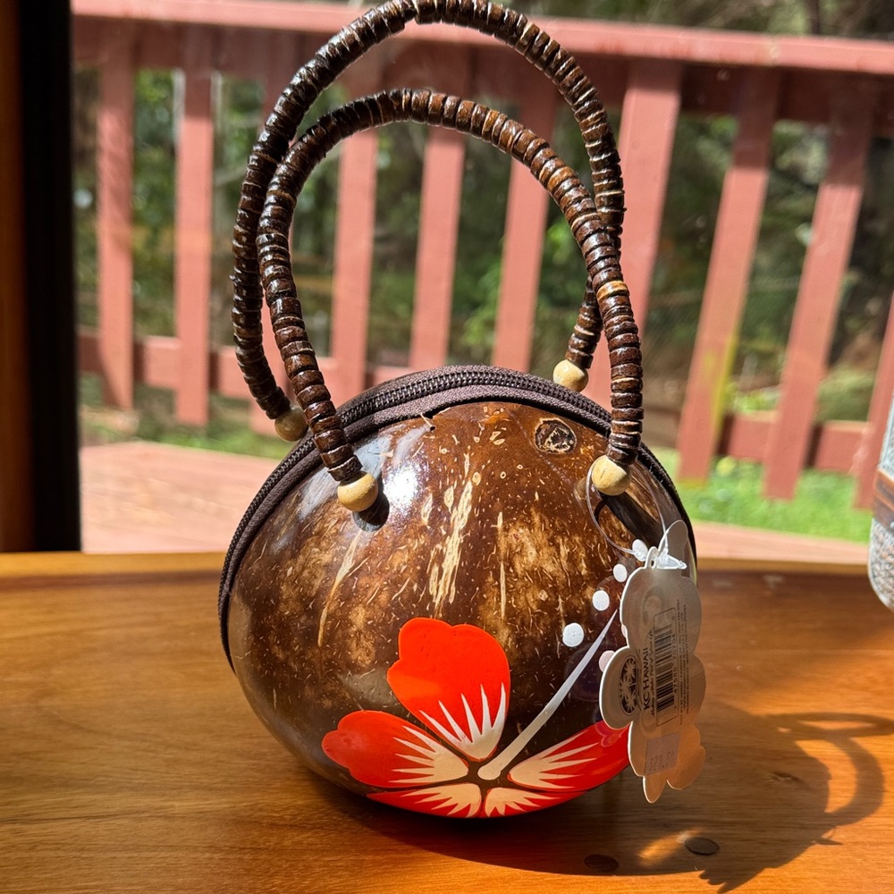 KC Hawai’i NEW Handcrafted Coconut Shell Bag purse with Floral Design